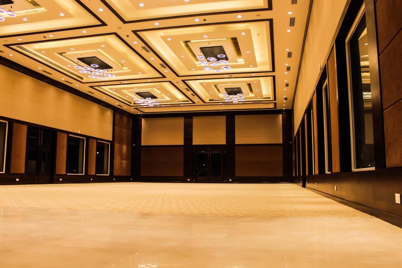 Hotel Rajhans Abhinandan Bhopal Exterior foto