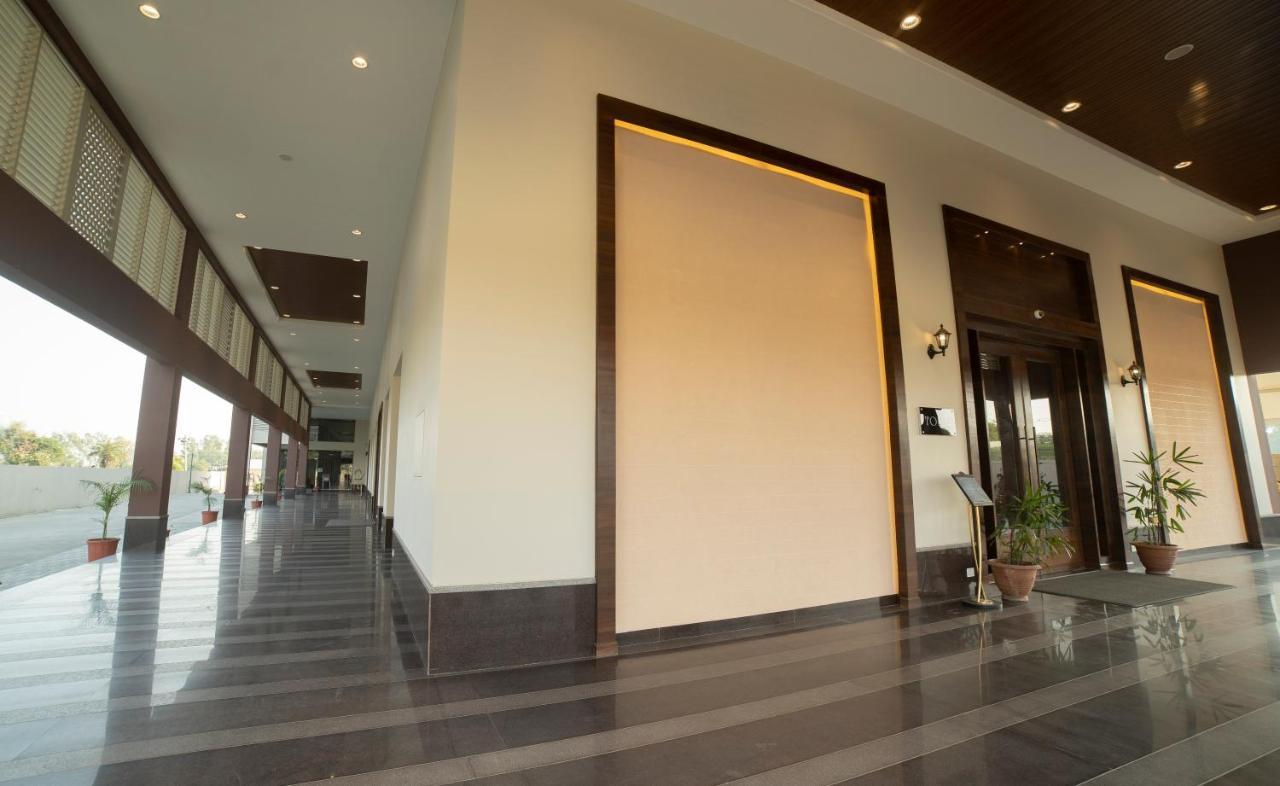 Hotel Rajhans Abhinandan Bhopal Exterior foto