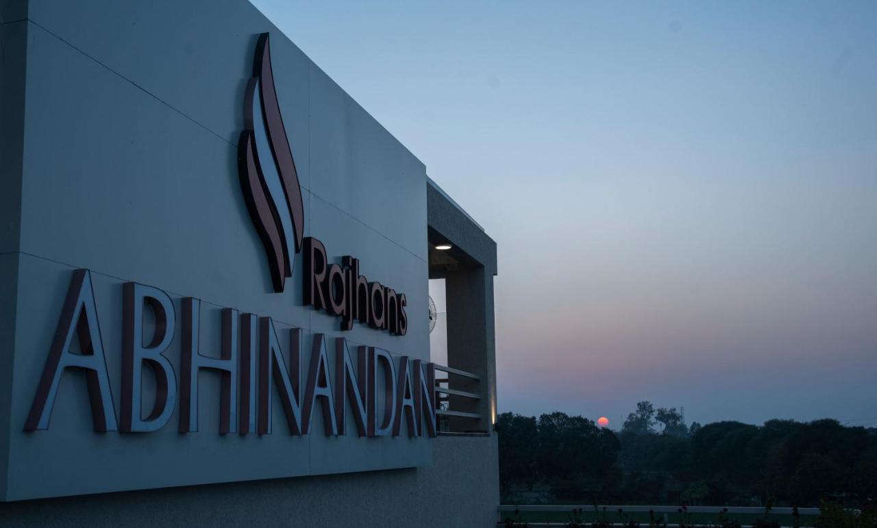Hotel Rajhans Abhinandan Bhopal Exterior foto