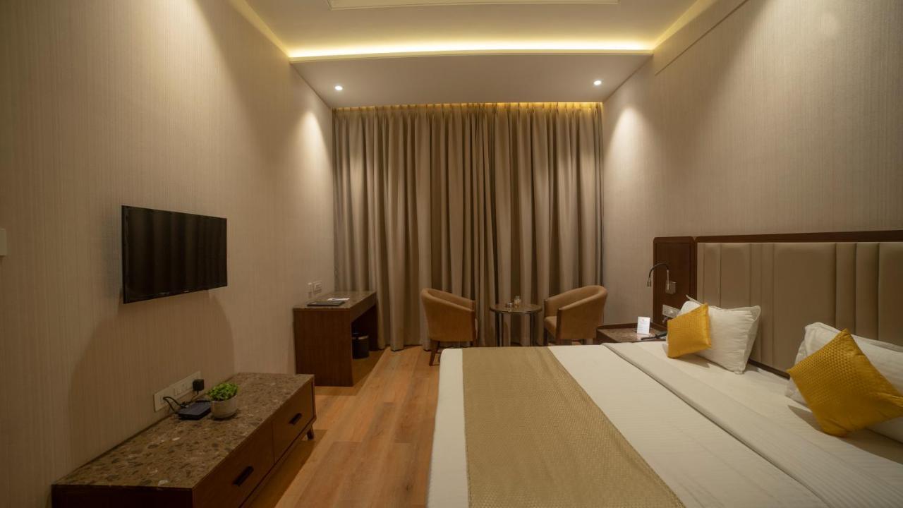 Hotel Rajhans Abhinandan Bhopal Exterior foto